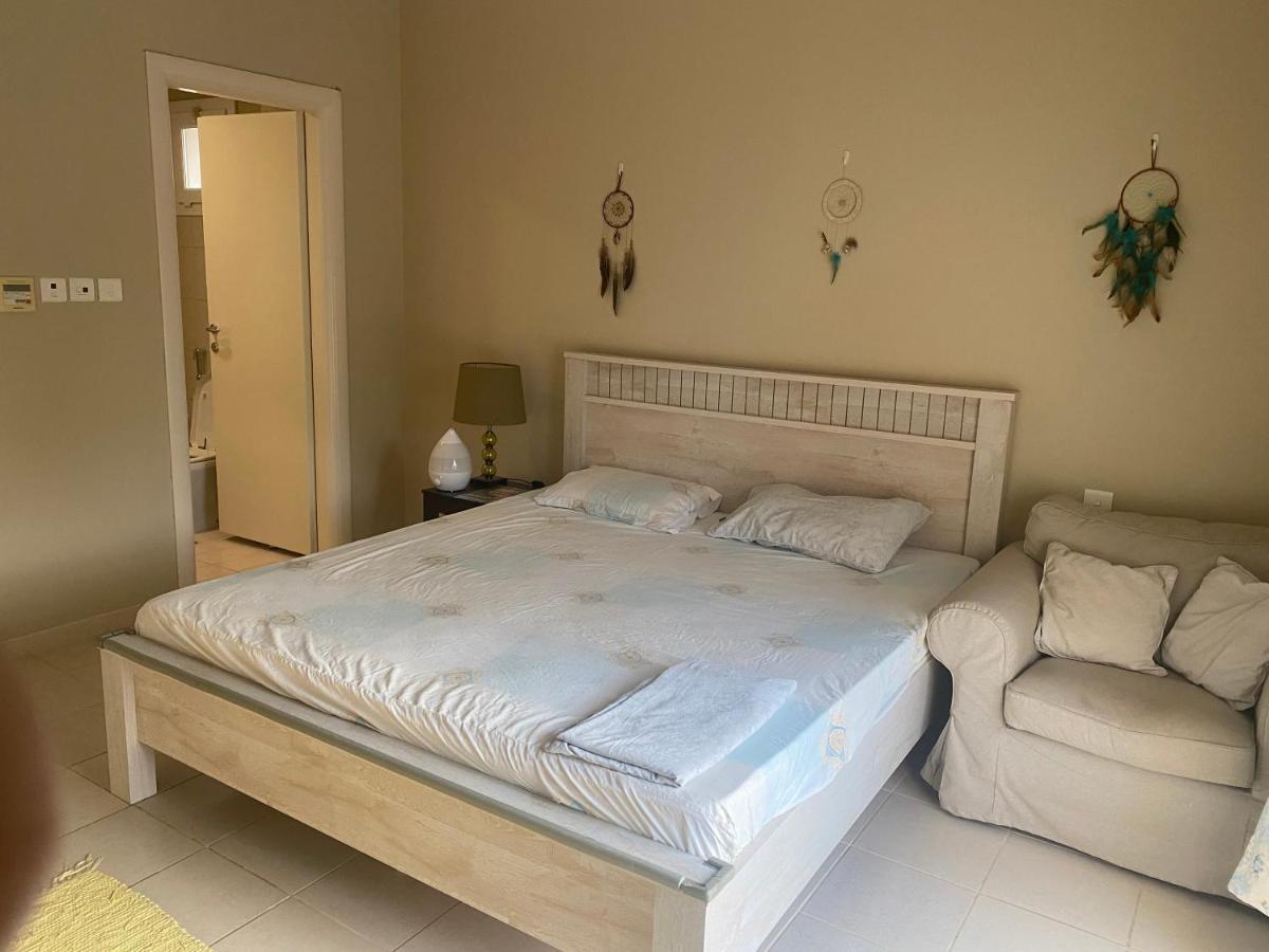 Spacious 4-Bedroom Villa, Children Friendly Дубай Екстериор снимка